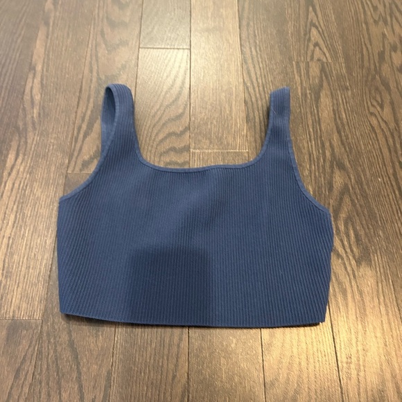 Aritzia Babaton sculpt cropped top - Picture 3 of 8